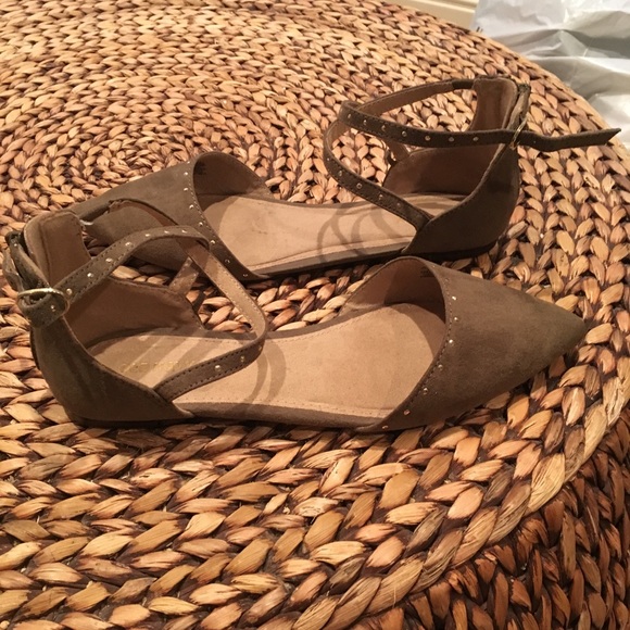 Old Navy olive green studded flats - Picture 4 of 5